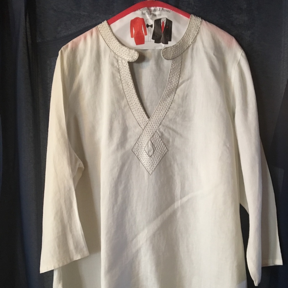 White linen three quarter sleeve blouse